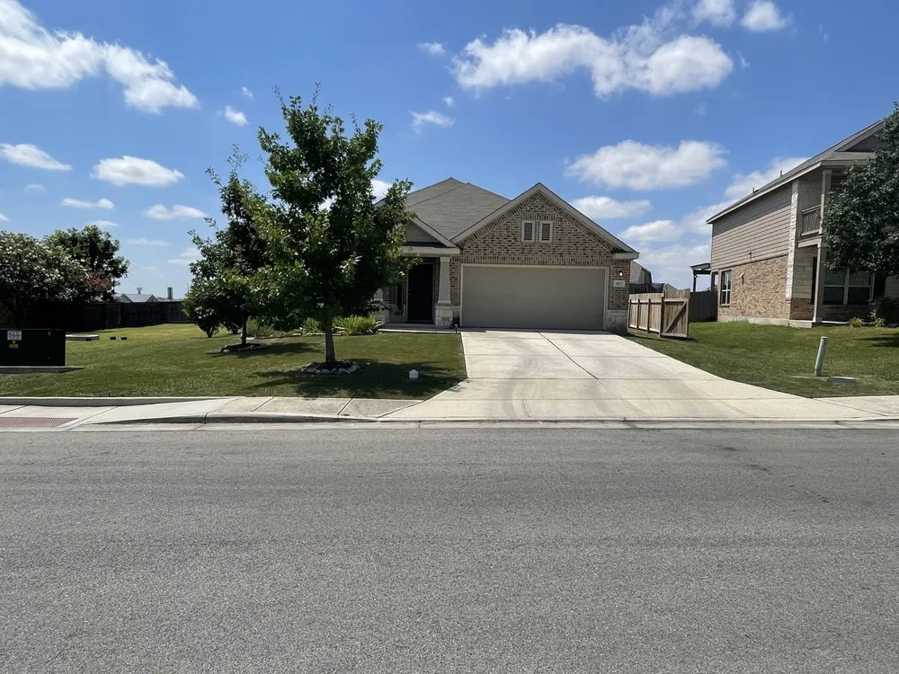 Professional yard maintenance for beautiful yards in New Braunfels, TX by Sanchez Roots Lawn Service