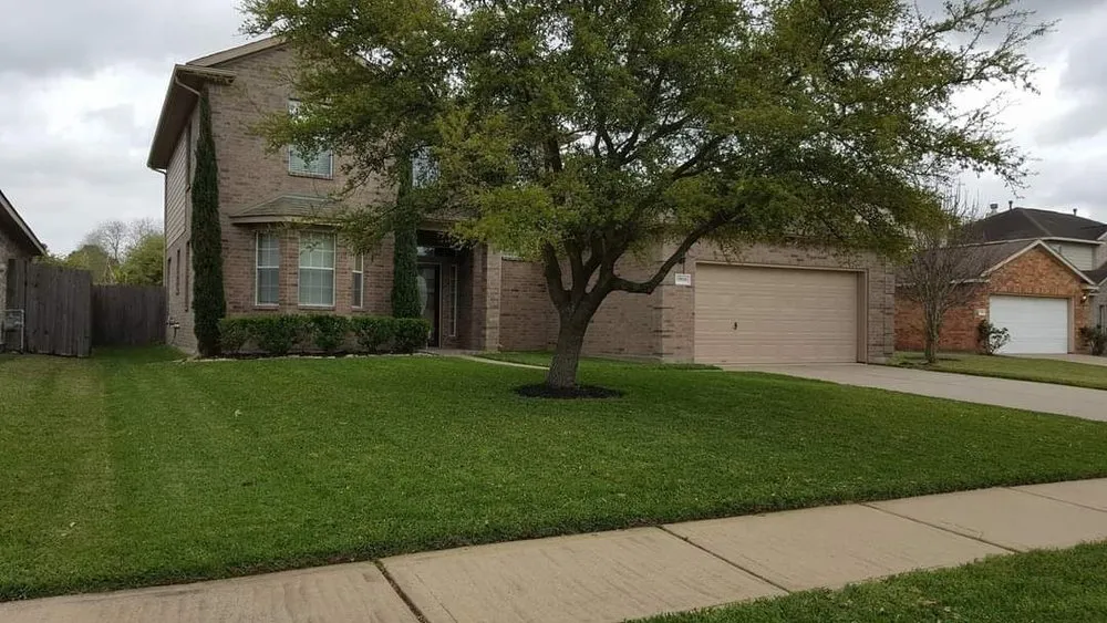 Reliable residential landscaping in Katy, TX by SANCHEZ SERVICE