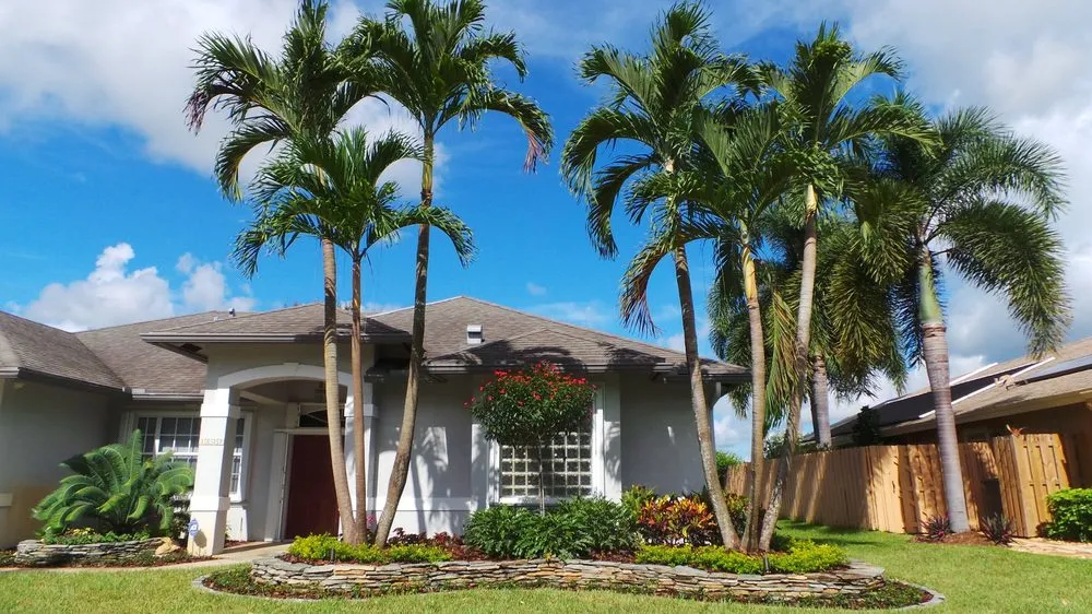 Custom garden landscaping in Loxahatchee, FL by Sanctuary Gardens