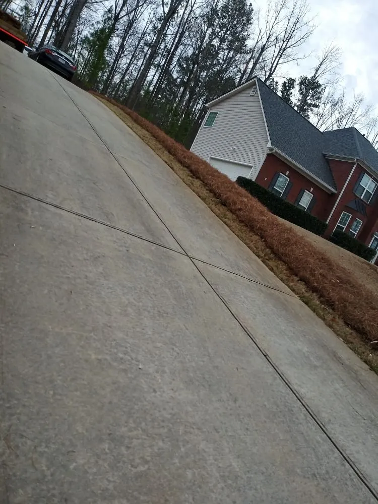 Top-rated garden landscaping in Jefferson, GA by Sanders Straw and Mulch