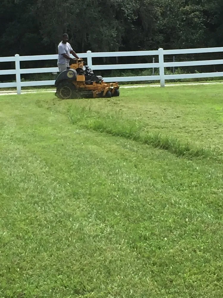 Custom garden landscaping in Lakeland, FL - Sanderslawnandlandscaping