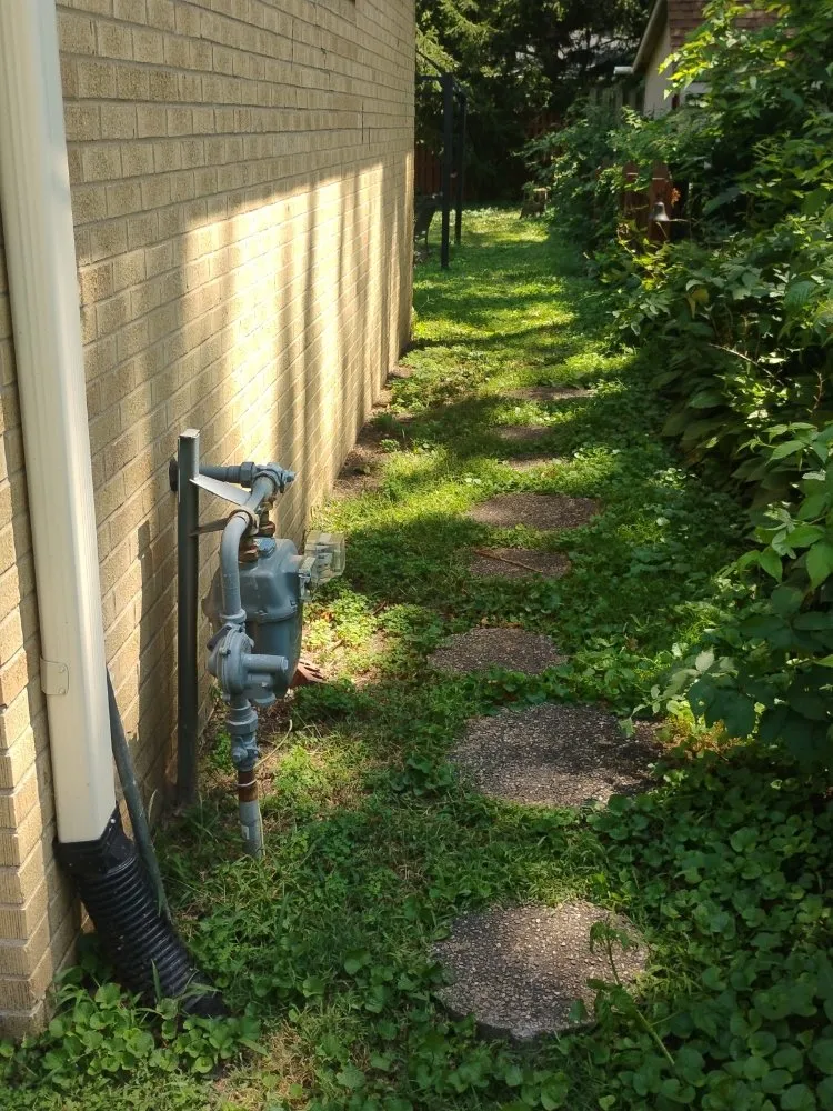 Expert yard maintenance in Macomb, IL - Sandlin Roofing & Landscaping