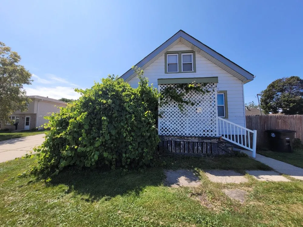 Top-rated lawn mowing service near you across Cudahy, WI - Sandoval Property Development