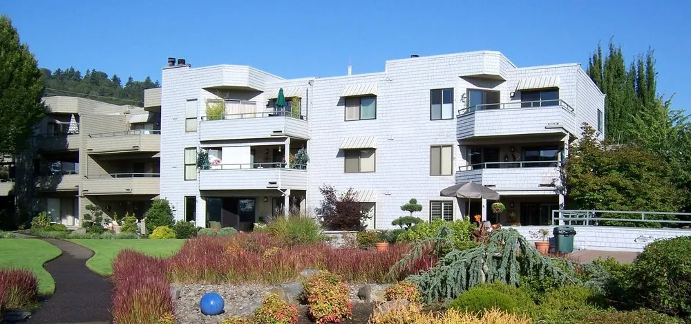 Expert yard maintenance in Oregon City, OR by Sanlino Landscape