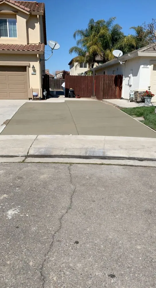 Top-rated yard cleanup service in Delhi, CA - Santacruz Yard Maintenance