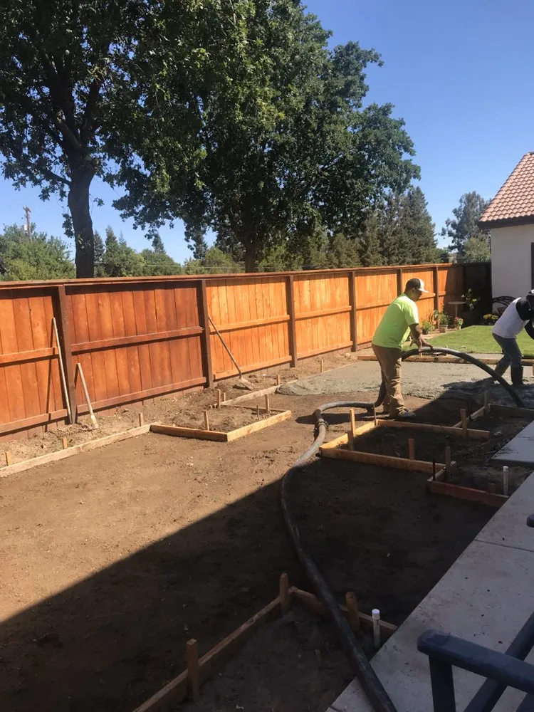 Affordable lawn care service in Delhi, CA by Santacruz Yard Maintenance