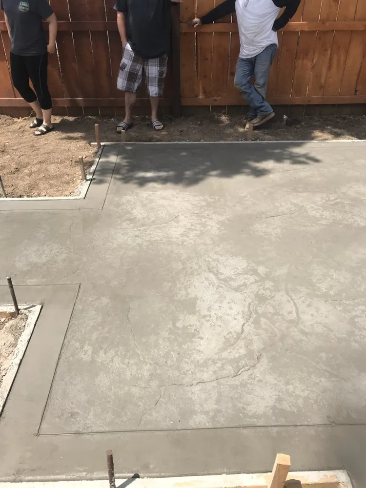 Professional yard maintenance in Delhi, CA by Santacruz Yard Maintenance