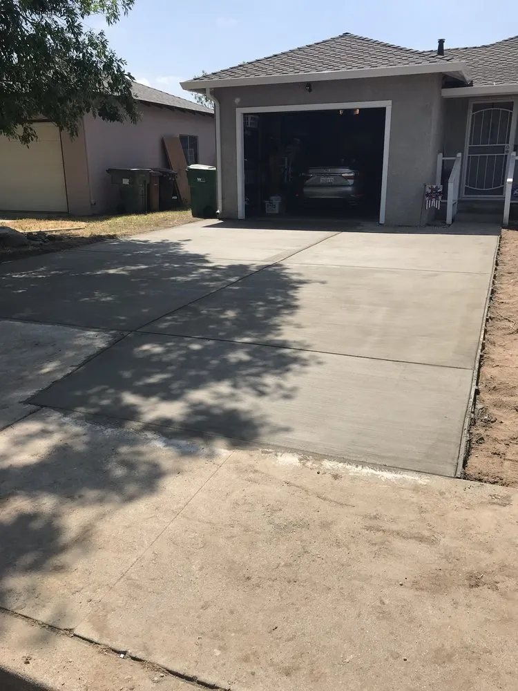 Reliable yard cleanup service in Delhi, CA by Santacruz Yard Maintenance