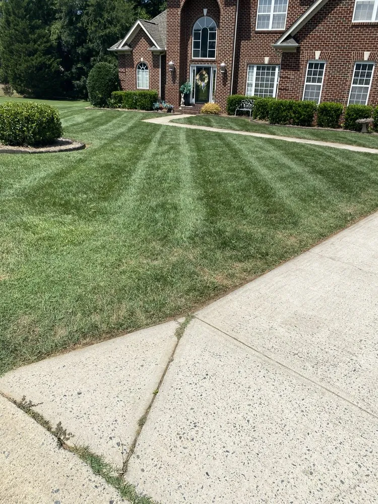 Reliable lawn care service in Charlotte, NC - Santana Landscaping