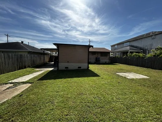 Santana Lawncare Logo