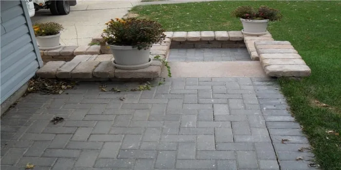 Custom yard maintenance for residential properties across Burbank, IL - Santana's Landscaping