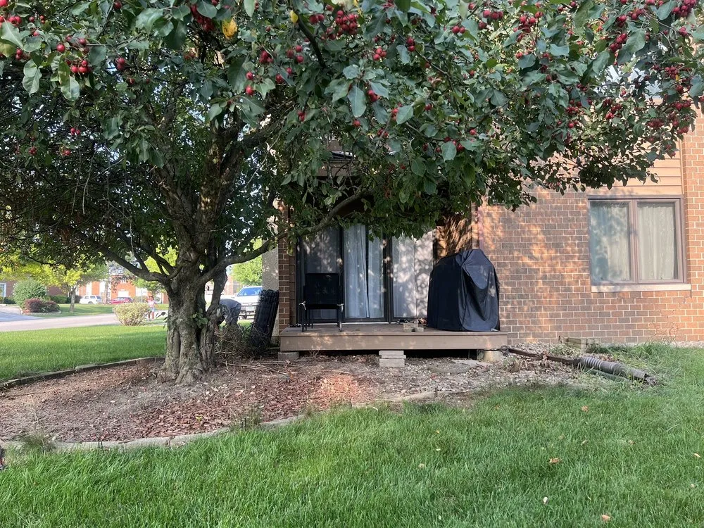 Professional garden landscaping experts serving Burbank, IL - Santana's Landscaping