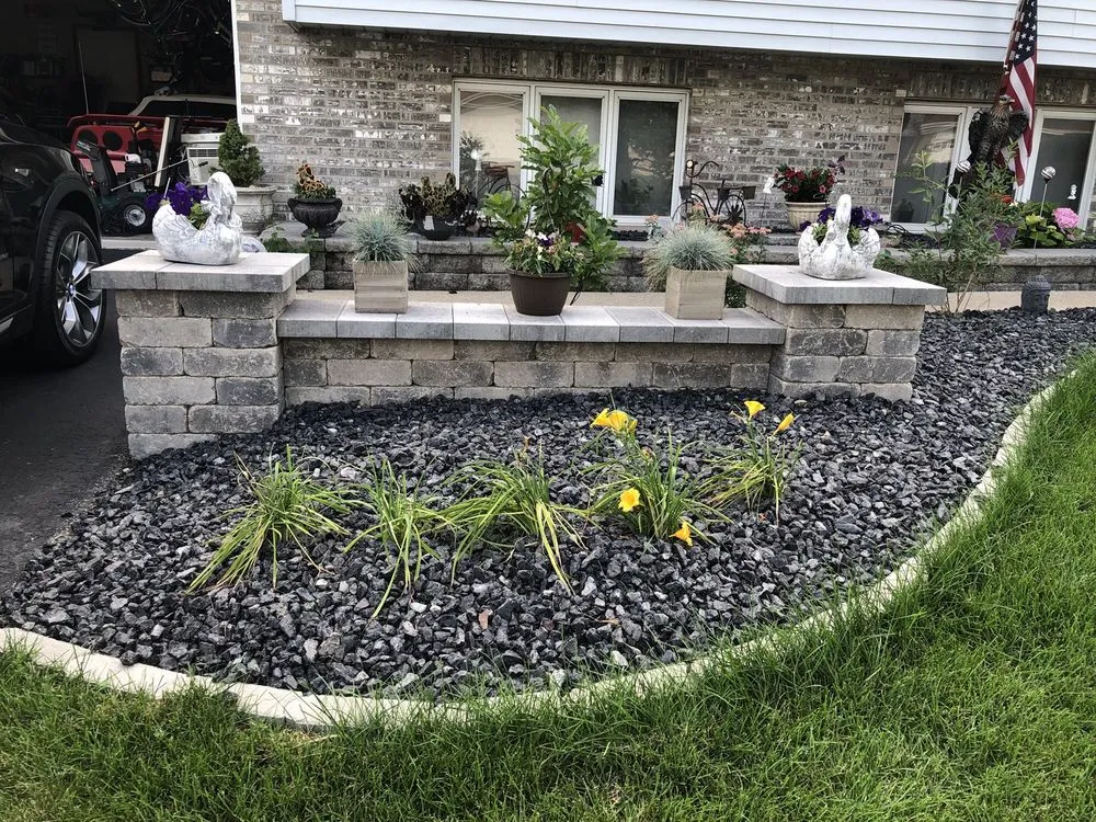 Expert yard maintenance experts serving Burbank, IL - Santana's Landscaping