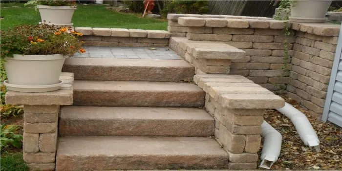 Custom lawn mowing service for residential properties in Burbank, IL by Santana's Landscaping