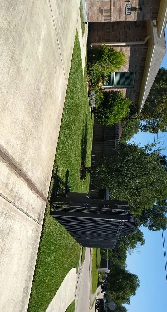 Local residential landscaping in Houston, TX by Santiago and Son's Lawn Care