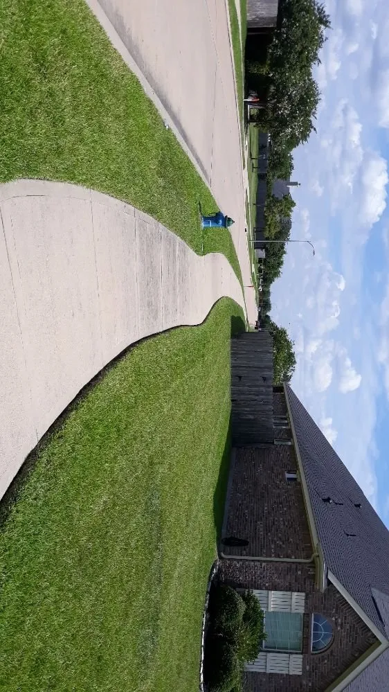 Local lawn mowing service experts serving Houston, TX - Santiago and Son's Lawn Care