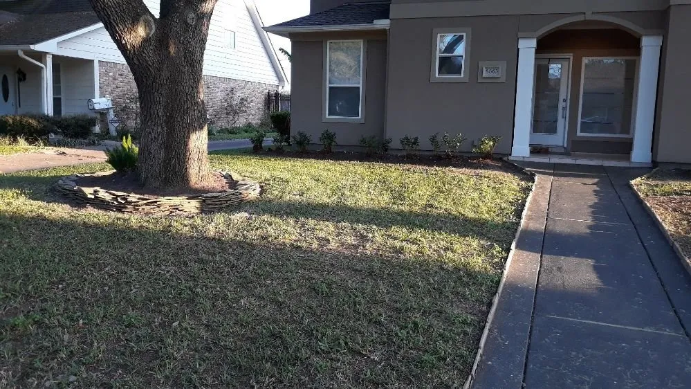 Expert outdoor landscaping in Houston, TX - Santiago and Son's Lawn Care