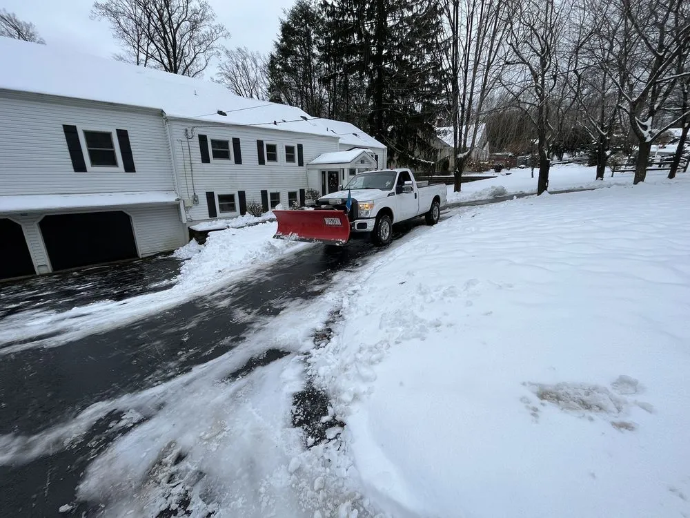 Professional lawn care service in Mendham Township, NJ - Santiago Landscaping & Cleaning Service