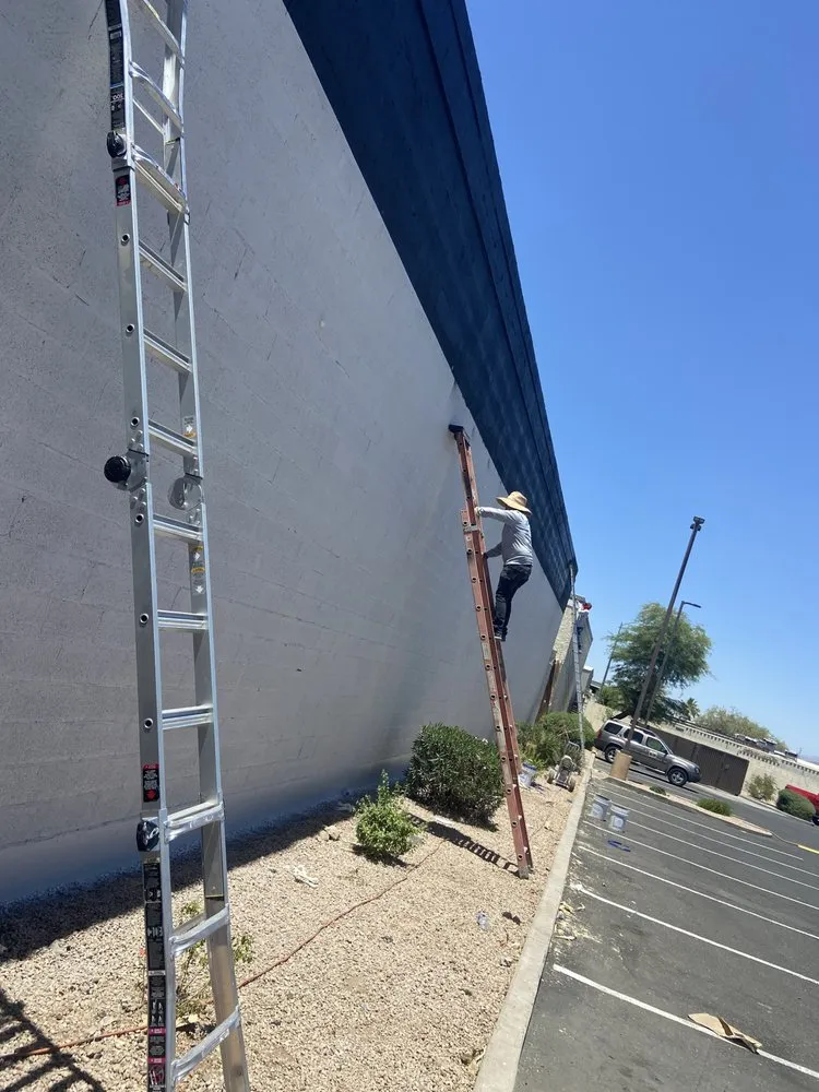 Top-rated lawn mowing service in Phoenix, AZ - Santiago’s Home Maintenance Services