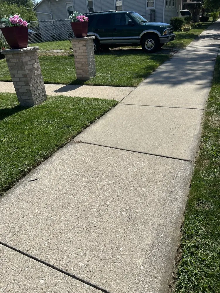 Affordable landscape design in Northlake, IL by Santiago’s Lawn Care