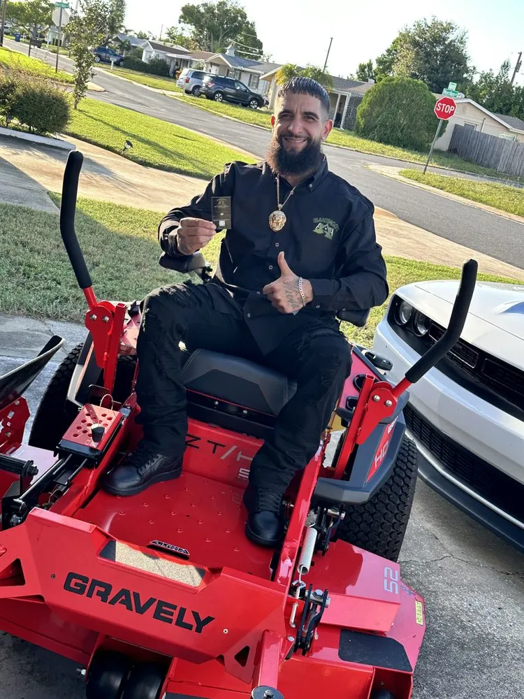 Reliable lawn care service in Tarpon Springs, FL by Santiago‘s Luxury Lawn Company