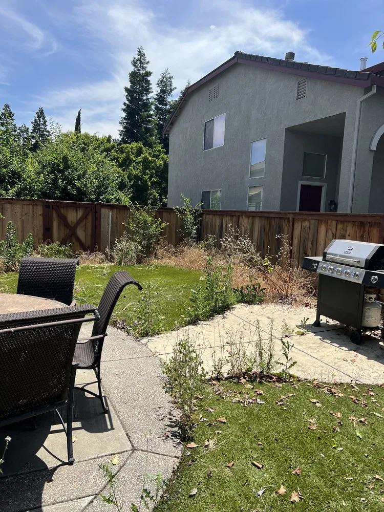 Local yard maintenance for homes in Stockton, CA by Santibañez Lanscaping