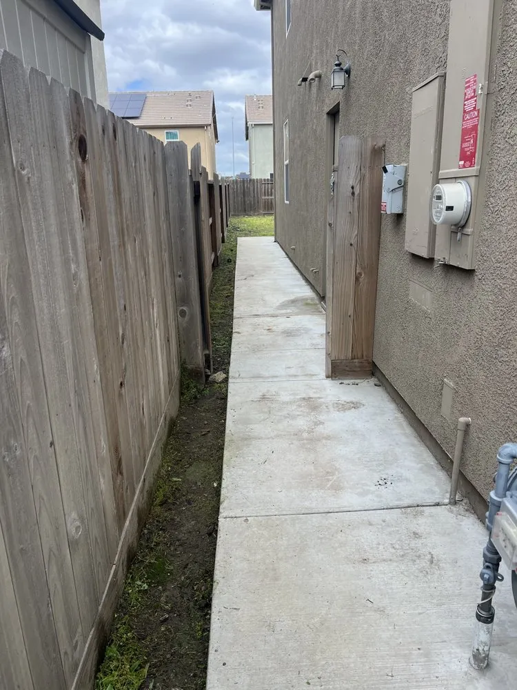 Custom outdoor landscaping for year-round maintenance in Stockton, CA by Santibañez Lanscaping