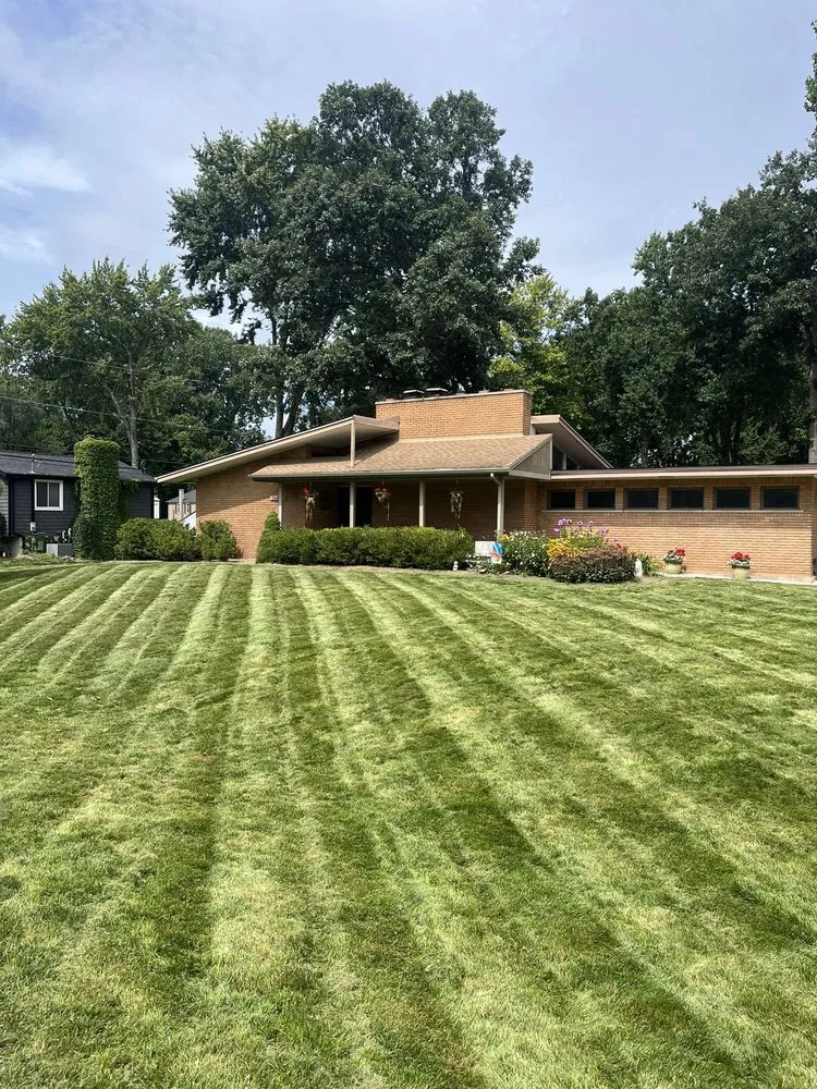 Trusted residential landscaping near you in Sterling Heights, MI by Santis Property Maintenance