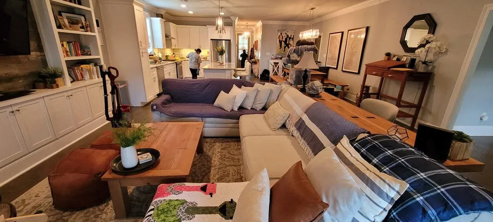 Reliable outdoor landscaping in Kenner, LA by Santos Cleaning Services