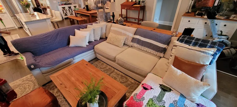 Expert landscaping services in Kenner, LA by Santos Cleaning Services