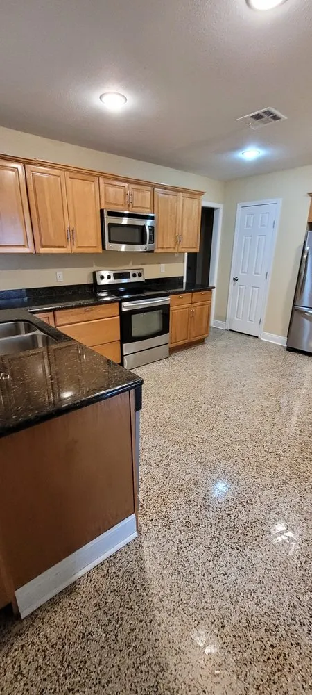 Expert garden landscaping for year-round maintenance in Kenner, LA by Santos Cleaning Services