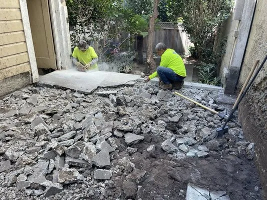 Santos landscaping & Hauling Logo