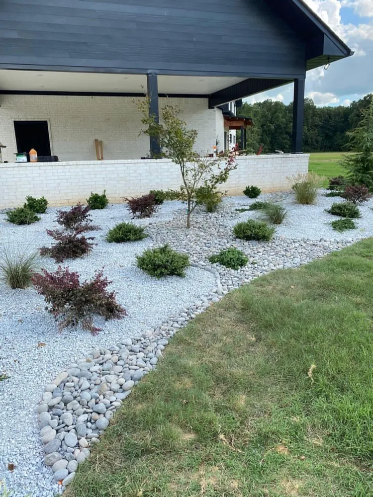 Affordable garden landscaping experts serving Augusta, AR - Santo’s Landscaping Service