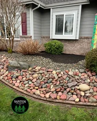 Santos Lawn Services Logo