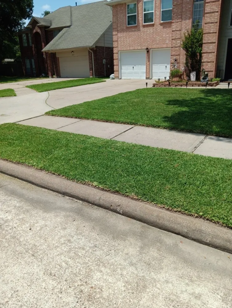 Top-rated outdoor landscaping for residential properties in Richmond, TX by Santos Lawn Services