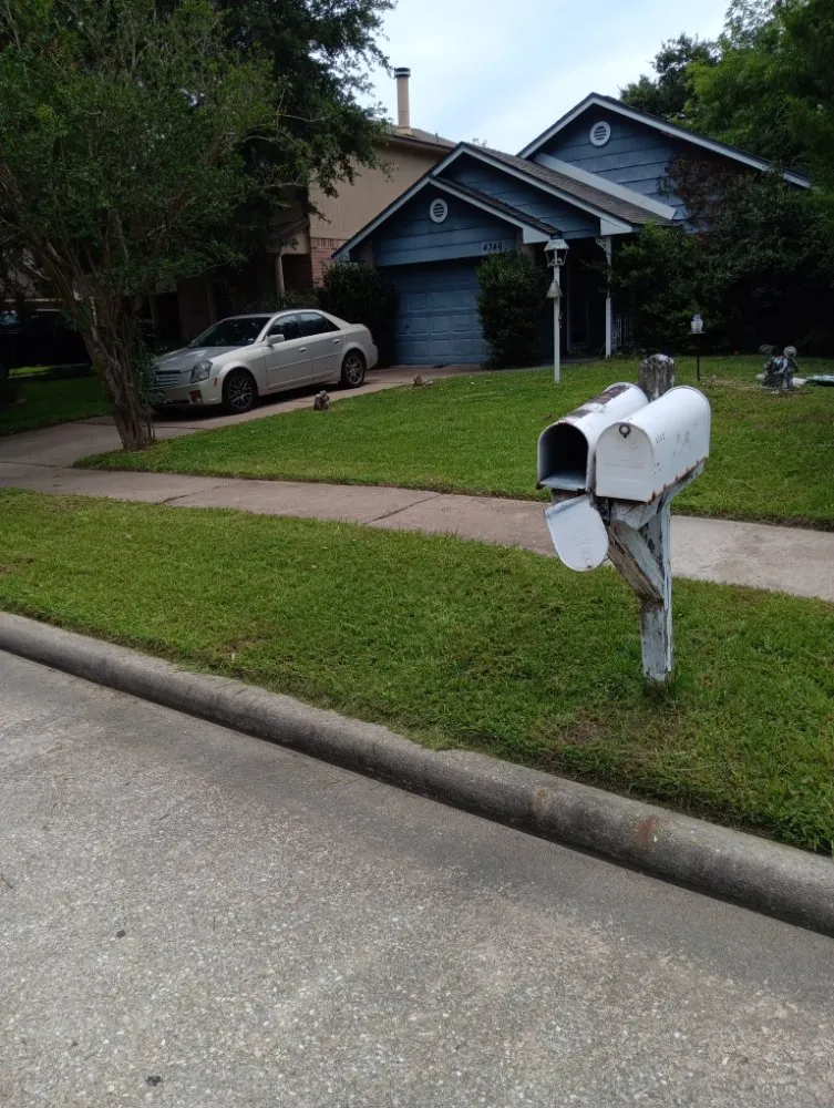 Reliable residential landscaping in Richmond, TX by Santos Lawn Services