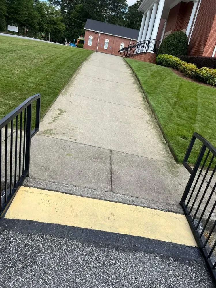 Reliable yard maintenance near you in Richmond, TX by Santos Lawn Services