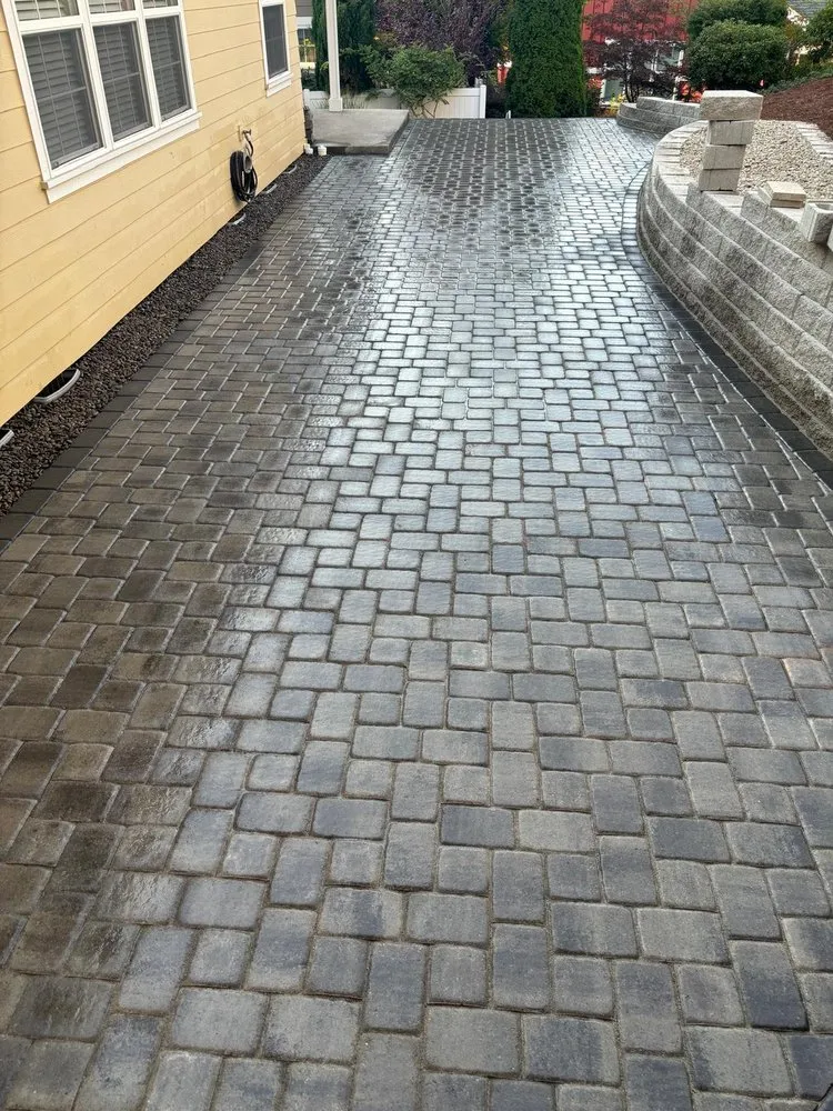 Professional lawn care service near you in Bremerton, WA by Santos Ramos Landscaping