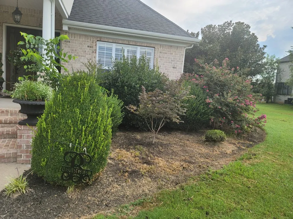 Professional residential landscaping experts serving Murfreesboro, TN - Santys Lawncare