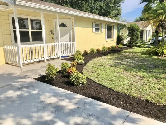 Sarasota Lawn & Landscaping Logo