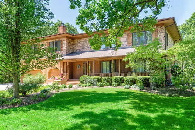 Affordable yard maintenance experts serving Sycamore, IL - Sarasota Lawn