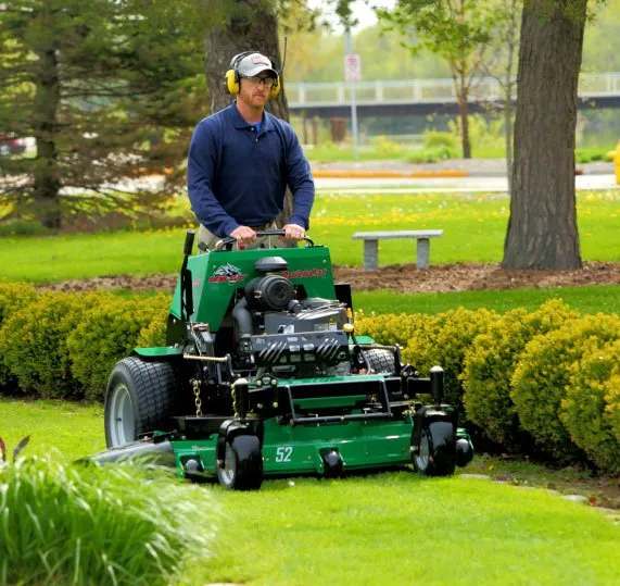 Local yard cleanup service in Sycamore, IL - Sarasota Lawn