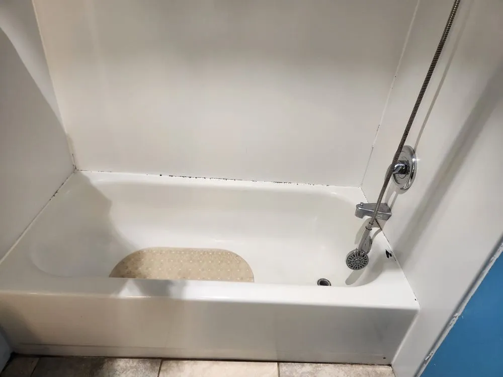 Custom lawn mowing service in Sterling, VA by Saravia