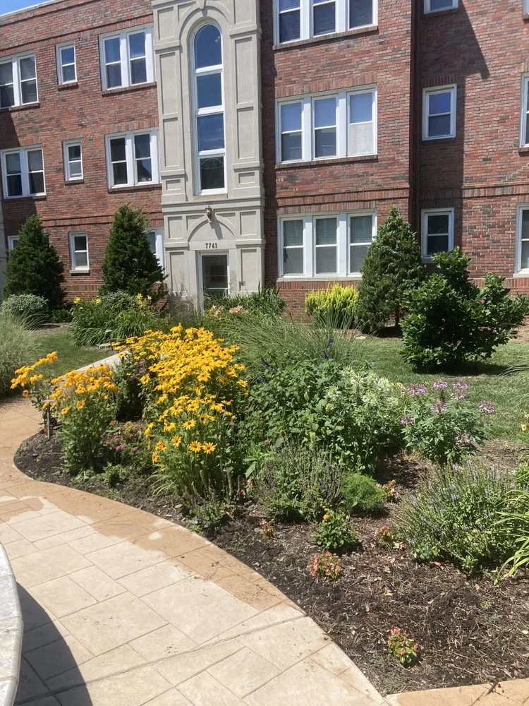 Custom yard maintenance in Saint Louis, MO - SARR Landscaping & Lawn Care