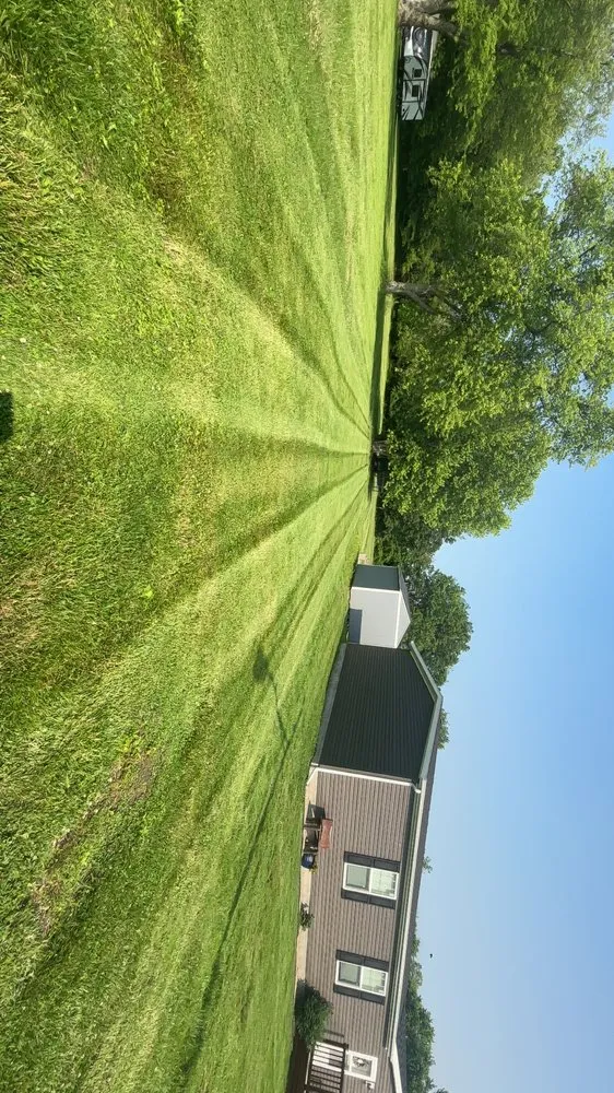 Custom yard maintenance in Linton, IN - Sarris's Lawn Care