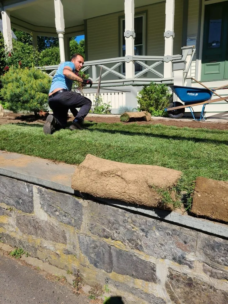 Local outdoor landscaping experts serving Chelsea, MA - Sasha Landscaping