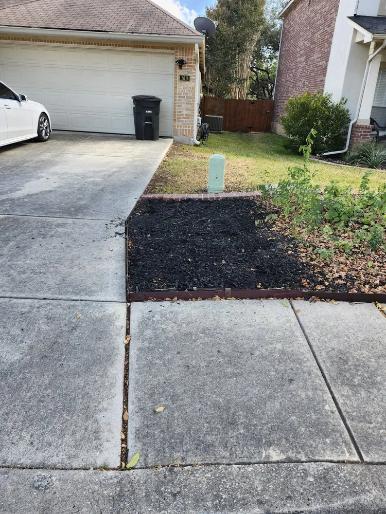 Top-rated yard cleanup service with custom design in New Braunfels, TX by Sauer Lawn Care