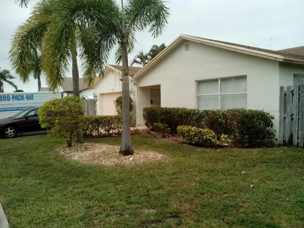 Custom yard cleanup service experts serving Lake Worth, FL - Saul Momotic Landscape