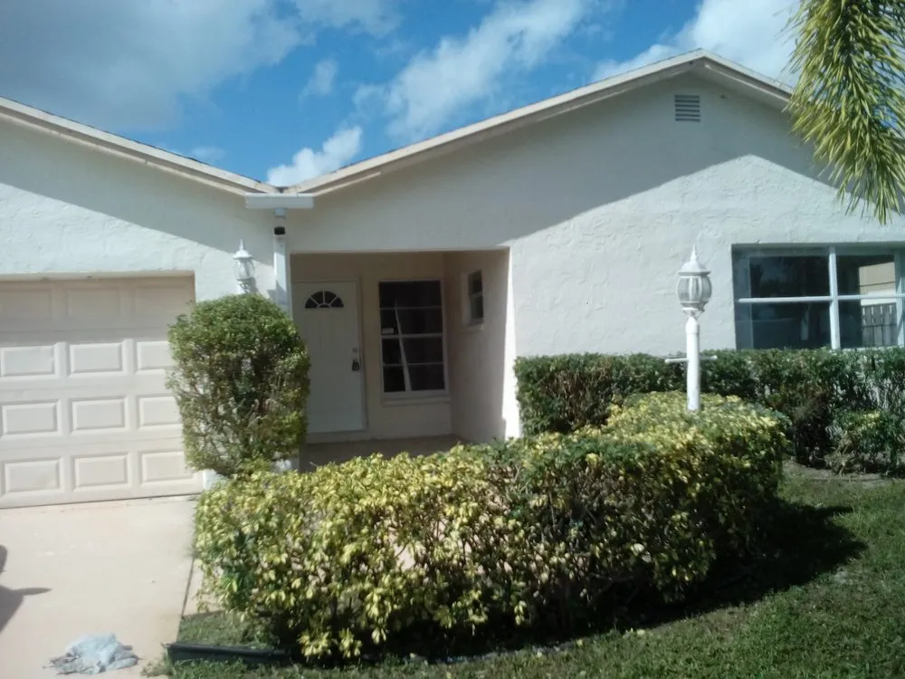 Reliable residential landscaping experts serving Lake Worth, FL - Saul Momotic Landscape