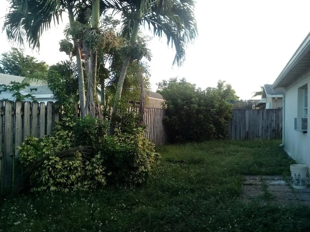 Custom outdoor landscaping in Lake Worth, FL - Saul Momotic Landscape